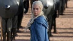 Emilia Clarke als Daenerys Targaryen in einer Szene aus "Game of Thrones" (Bild: AP)