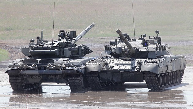 Russische T-90-Panzer (Bild: Sergei Chirikov/EPA/picturedesk.com)