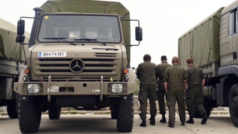 Auch in Nickelsdorf ist das Bundesheer im Flüchtlings-Assistenzeinsatz. (Bild: APA/HERBERT P. OCZERET)