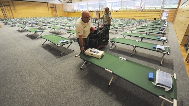 In der Kufstein Arena könnten 210 Flüchtlinge unterkommen, um sich kurz zu erholen. (Bild: Hubert Berger)