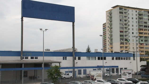 â01EEuroshoppingâ01C: Ehemaliges Grazer Einkaufszentrum als Flüchtlingsquartier. Die ersten kamen gestern (Bild: Kronenzeitung)