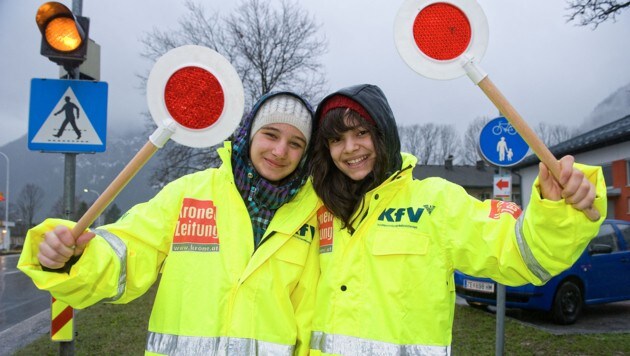 Bei jedem Wetter im Einsatz: Die Schülerlotsen tragen dazu bei, unsere Straßen sicherer zu machen (Bild: Kerstin Joensson)