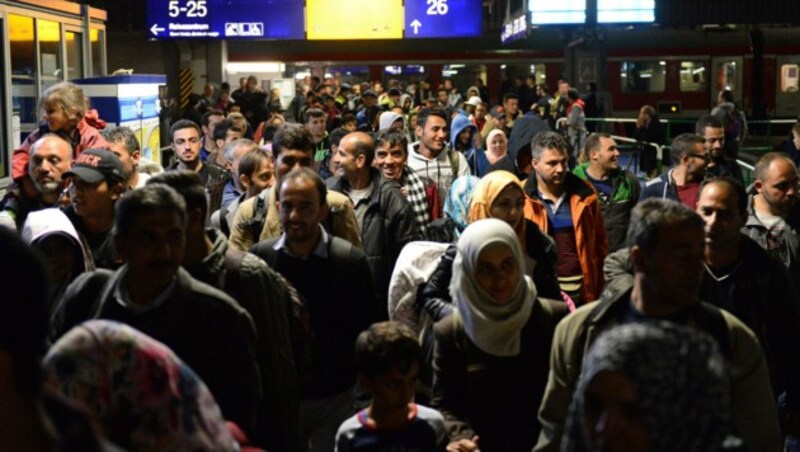 Ankommende am Bahnhof in München (Bild: APA/dpa/Andreas Gebert)