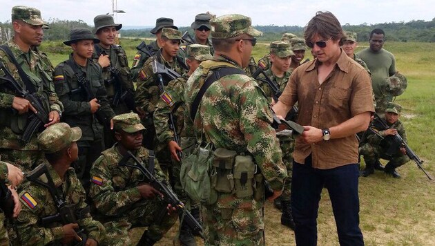 Tom Cruise besuchte die kolumbianische Armee, da er gerade einen Film in Kolumbien dreht. (Bild: APA/EPA/COLOMBIAN ARMY)