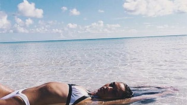 Model Shanina Shayk (24) rekelt sich gekonnt auf ihren Bikinifotos, die sie mit ihren Fans teilt. (Bild: instagram.com/shaninamshaik)