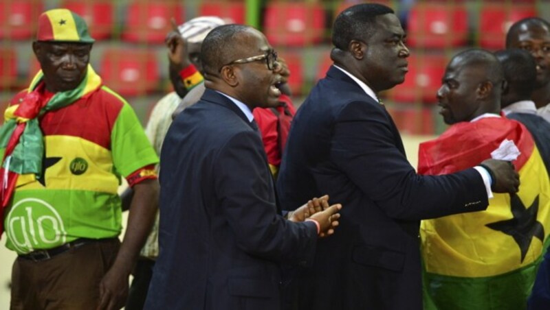 Verbandschef Kwesi Nyantakyi (2. von links) (Bild: APA/EPA/BARRY ALDWORTH)