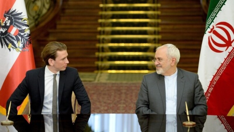 Außenminister Sebastian Kurz mit seinem iranischen Amtskollegen Mohammad Jawad Zarif (Bild: APA/ROLAND SCHLAGER)