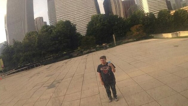 Robert alleine im Millenial-Park... (Bild: Instagram)