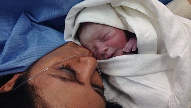 Das Baby unmittelbar nach Geburt. Auffallend: die helle Haut. (Bild: Privat)