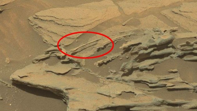 Die Felsformation in Form eines Löffels, der zu schweben scheint (Bild: NASA/JPL-Caltech/MSSS)