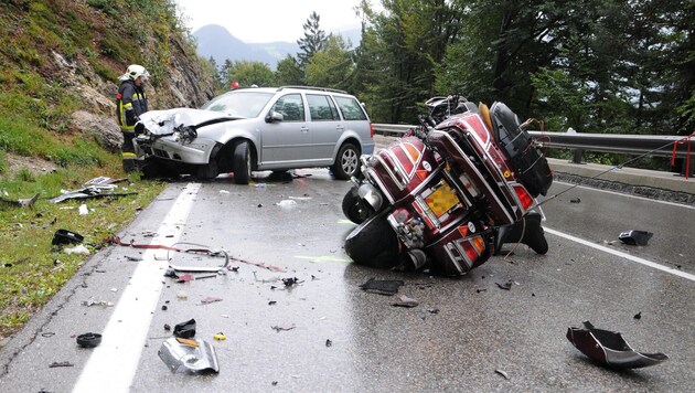 Der Unfall auf der Achenseebundesstraße endete tragisch: Zwei Beglier verloren dabei ihr Leben. (Bild: ZOOM-TIROL)