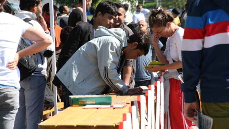 Flüchtlinge in der Messehalle Graz (Bild: Jürgen Radspieler)