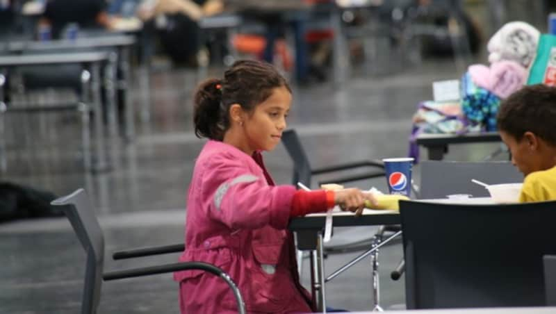 Flüchtlinge in der Messehalle Graz (Bild: Jürgen Radspieler)