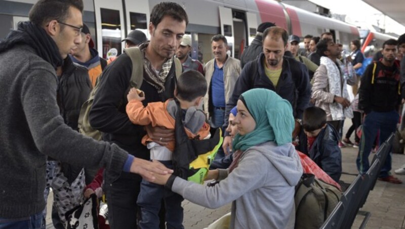 Flüchtlinge am Wiener Westbahnhof (Bild: APA/HANS PUNZ)