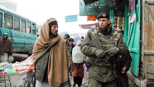 Ein Jagdkommando-Soldat auf Patrouille in Afghanistan (Bild: Christoph Matzl)