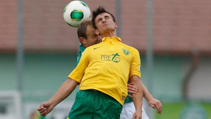 Matej Jelic (im gelben Dress des MSK Zilina) in einem Testspiel gegen Rapid (Bild: GEPA)