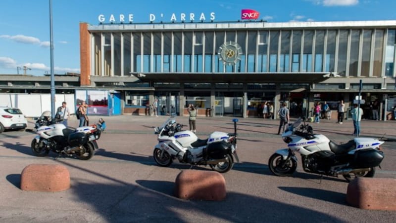 Am Bahnhof von Arras kurz nach der französischen Grenze wurde der Attentäter verhaftet. (Bild: APA/EPA/PASCAL BONNIERE)