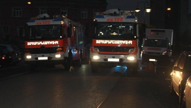 Ein Großaufgebot der Linzer Feuerwehr rückte an. (Bild: Berufsfeuerwehr Linz)