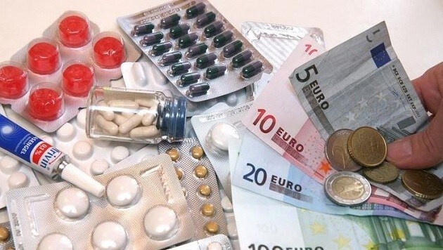 Medikamente verschlingen Unsummen, die Kosten steigen weiter. (Bild: Peter Tomschi)