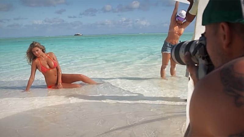 Kate Upton rekelt sich für die "Sports Illustrated" im knappen Bikini vor der Linse. (Bild: YouTube.com)