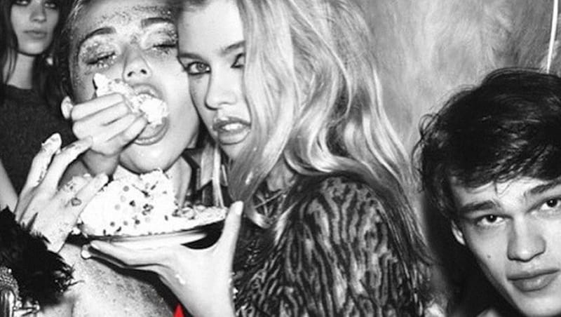 Miley Cyrus und Stella Maxwell (Bild: instagram.com/mileycyrus)