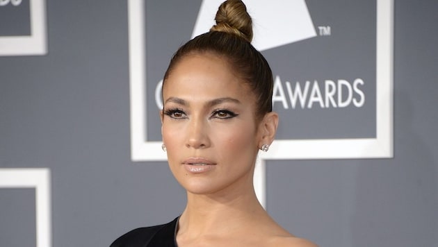 Jennifer Lopez schwört auf die verjüngende Wirkung dieser Frisur. (Bild: MIKE NELSON/EPA/picturedesk.com)