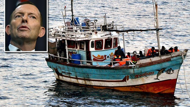 Australiens Premier Tony Abbott lässt die Marine Flüchtlingsboote abfangen und zur Umkehr zwingen. (Bild: APA/EPA/SCOTT FISHER, APA/LUKAS COCH)