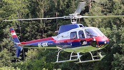 Auch ein Polizeihubschrauber war bei der Suche im Einsatz (Bild: Klaus Kreuzer (Symbolbild))