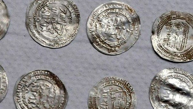 Einige der von den Anglern entdeckten Silbermünzen (Bild: Muzeum Szcecinek)