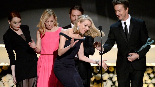 Bei den SAG-Awards kam Naomi Watts ganz schön ins Straucheln. (Bild: AFP)