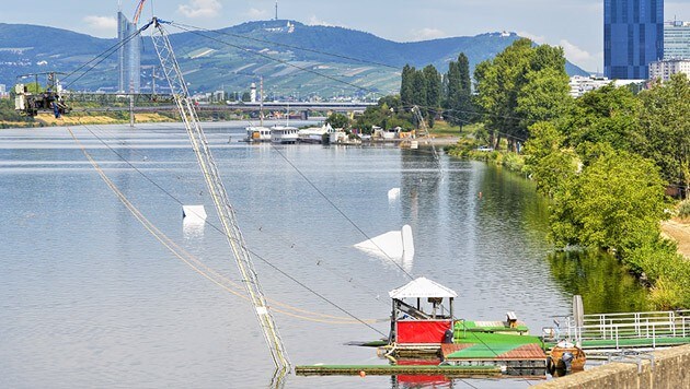 Die Wakeboard-Anlage an der Neuen Donau (Bild: APA/HERBERT NEUBAUER)