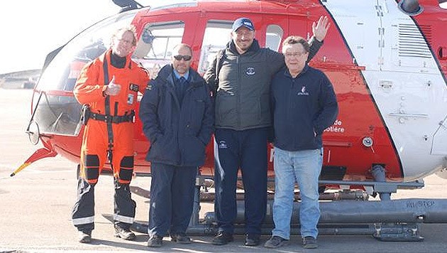 Sergej Ananow (2.v.re.) mit dem Rettungsteam der kanadischen Küstenwache (Bild: twitter.com)