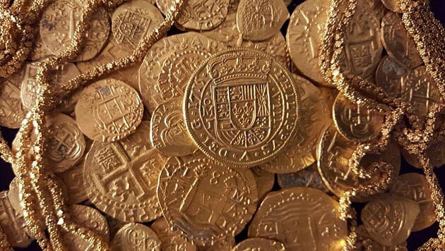 Taucher bargen diese Goldmünzen und -ketten vom Meeresgrund. (Bild: 1715 Fleet - Queens Jewels, LLC)