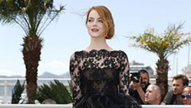 Auch Schauspielerin Emma Stone liebt Spitze und sieht im kurzen, luftigen Kleid entzückend sexy aus. (Bild: EPA)