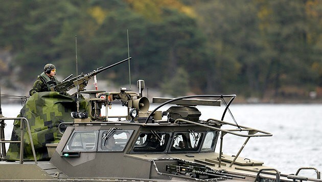 Die schwedische Marine im Einsatz (Bild: AP)