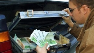 Die Angeklagten haben insgesamt 5,7 Millionen Euro gewaschen.