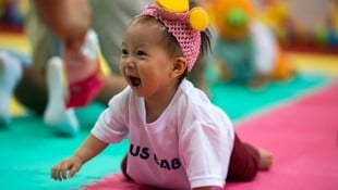 Ein Kleinkind in China (Archivbild) (Bild: APA/EPA/JEROME FAVRE)