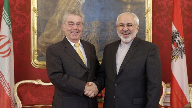 Bundespräsident Heinz Fischer mit Irans Außenminister Mohammed Javad Zarif (Bild: APA/EPA/PETER LECHNER)
