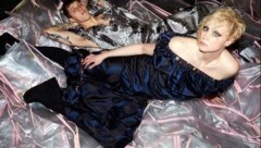 "Game of Thrones"-Star Gwendoline Christie wirbt für die Unisex-Kollektion von Vivienne Westwood. (Bild: twitter.com/FollowWestwood)