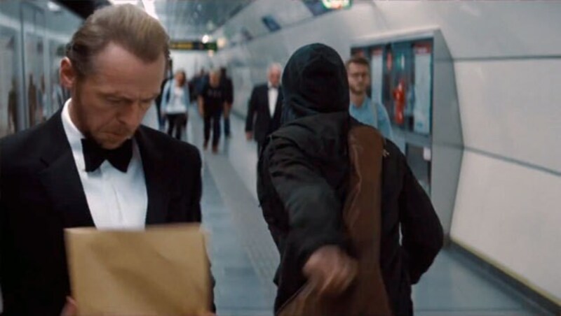 Simon Pegg in einer Szene in der U-Bahn-Station Schottenring (Bild: YouTube.com)