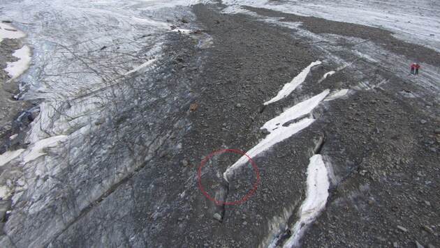 An dieser Stelle stürzte der 18-Jährige rund fünf Meter tief in die Gletscherspalte. (Bild: ZOOM-TIROL)