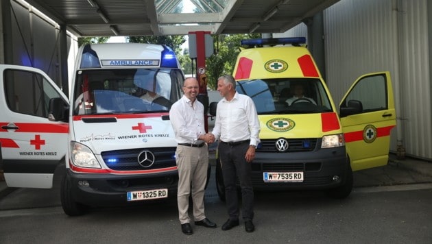 In Zukunft gemeinsam: Alexander Lang vom Roten Kreuz und Kurt Platter(rechts)vom Grünen Kreuz (Bild: Peter Tomschi)