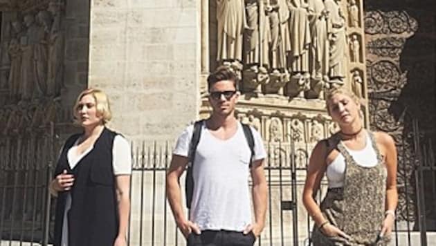 Hayley und Taylor Ann Hasselhoff machen mit Freunden Paris unsicher. (Bild: instagram.com/hhasselhoff)