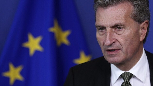 EU-Digitalkommissar Günther Oettinger (Bild: APA/EPA/OLIVIER HOSLET)