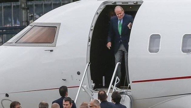 Juan Carlos nach der Landung in Salzburg (Bild: Marku Tschepp)