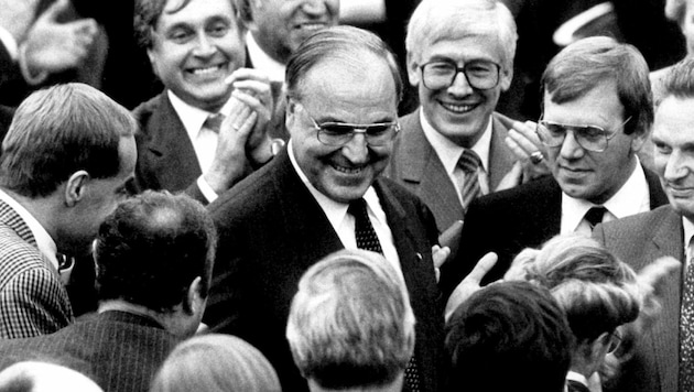Der ehemalige deutsche Kanzler Helmut Kohl mit CDU-Parteikollegen (Bild: APA/dpa)