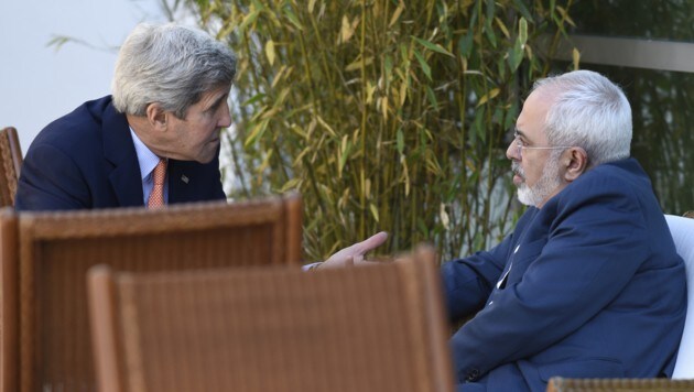 US-Außenminister John Kerry und sein iranischer Kollege Mohammad Javad Zarif (Bild: AP)