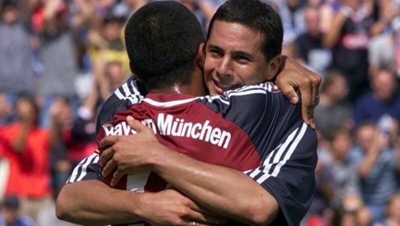 Gute Freunde ... Elber und Pizarro im Bayern-Dress (Bild: dpa/dpaweb/Gero Breloer)