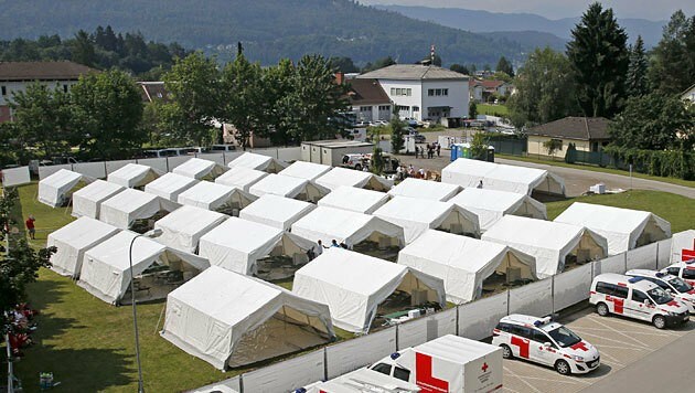 Das Zeltlager in Krumpendorf (Bild: APA/Gert Eggenberger)