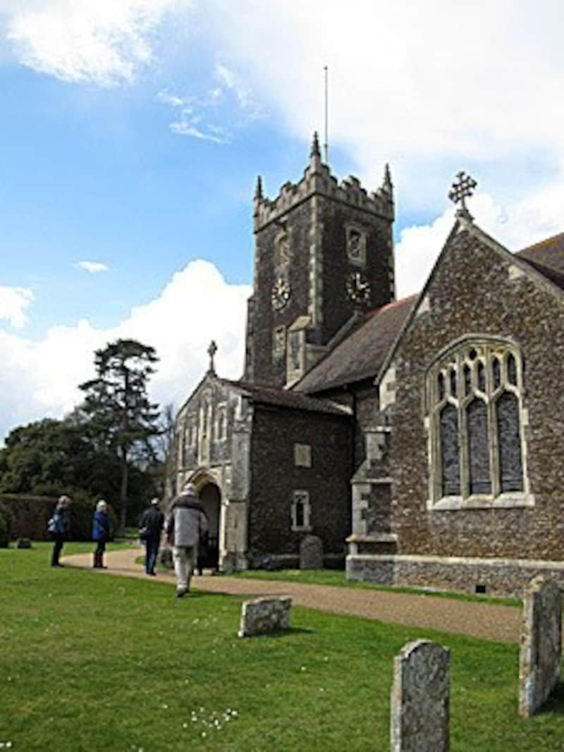 Die St. Mary Magdalene Church in Sandringham (Bild: dpa/Britta Gürke)